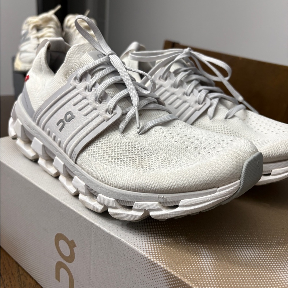 On Running women’s White Running Shoes
